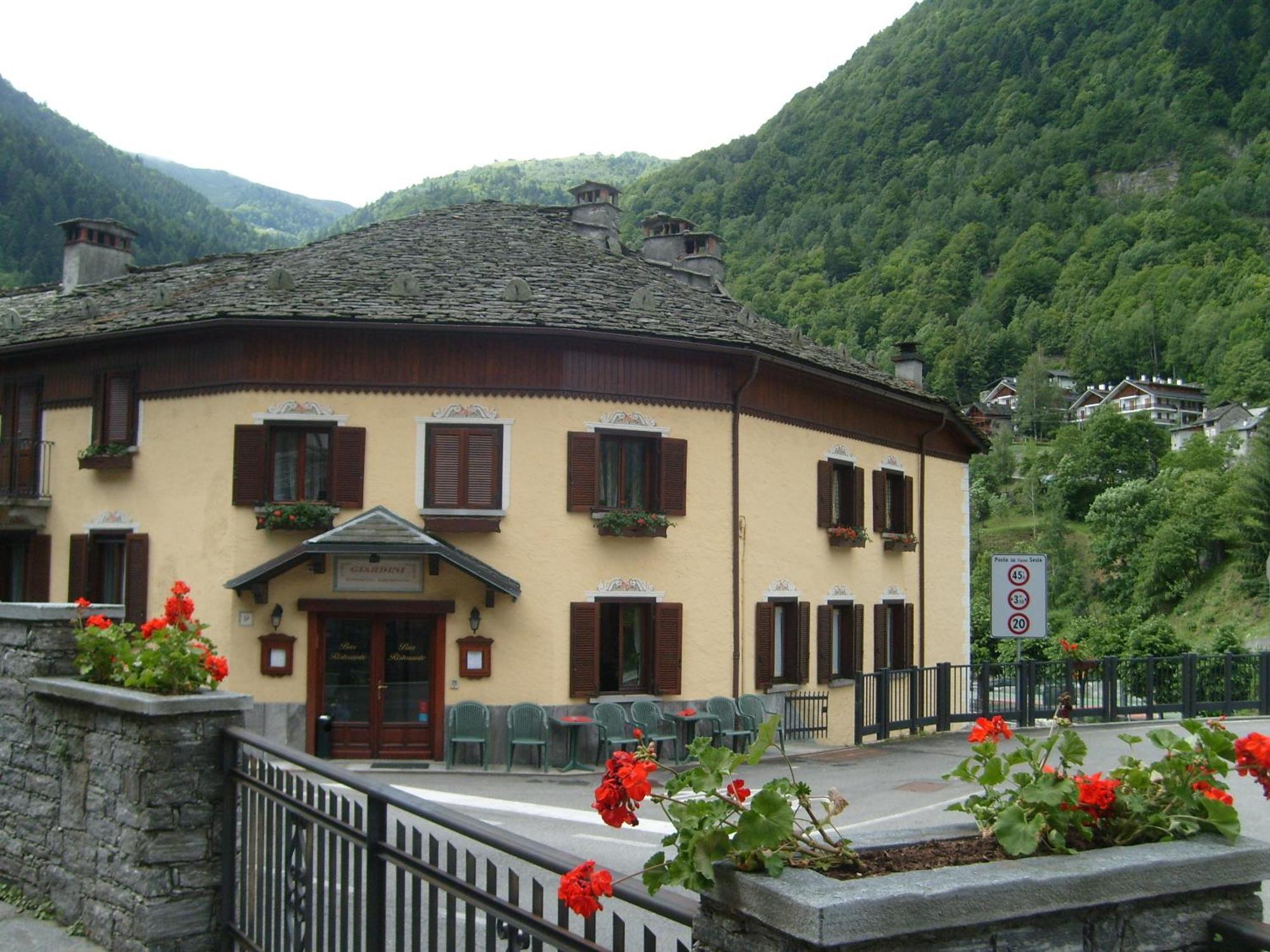 Hotel Residence Giardini Piode Exteriör bild